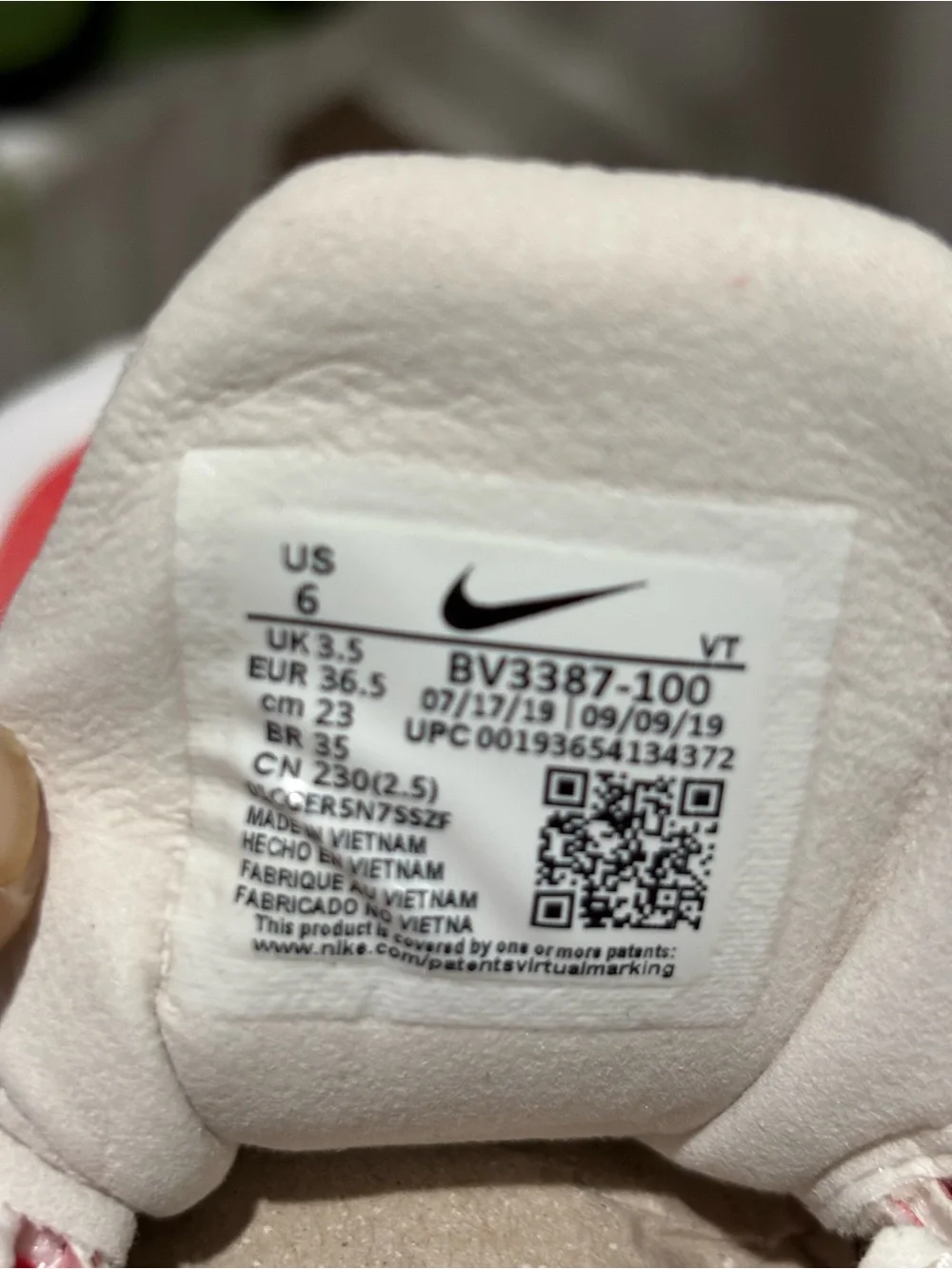 Nike Women’s Nike Air Max 270 React SE “Bubble Wrap” sneaker